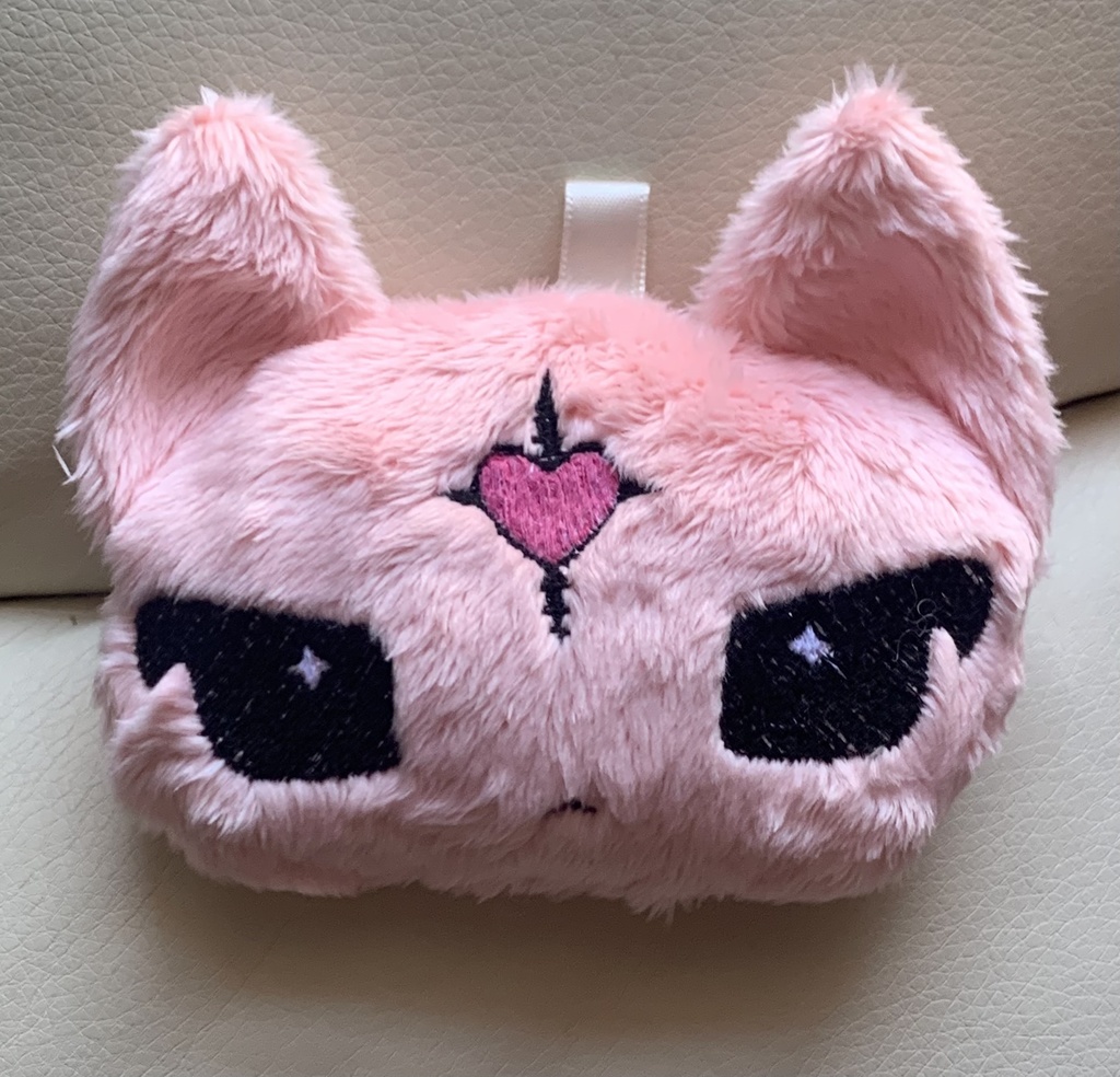 ネコちゃんぬいぐるみ（金具付）