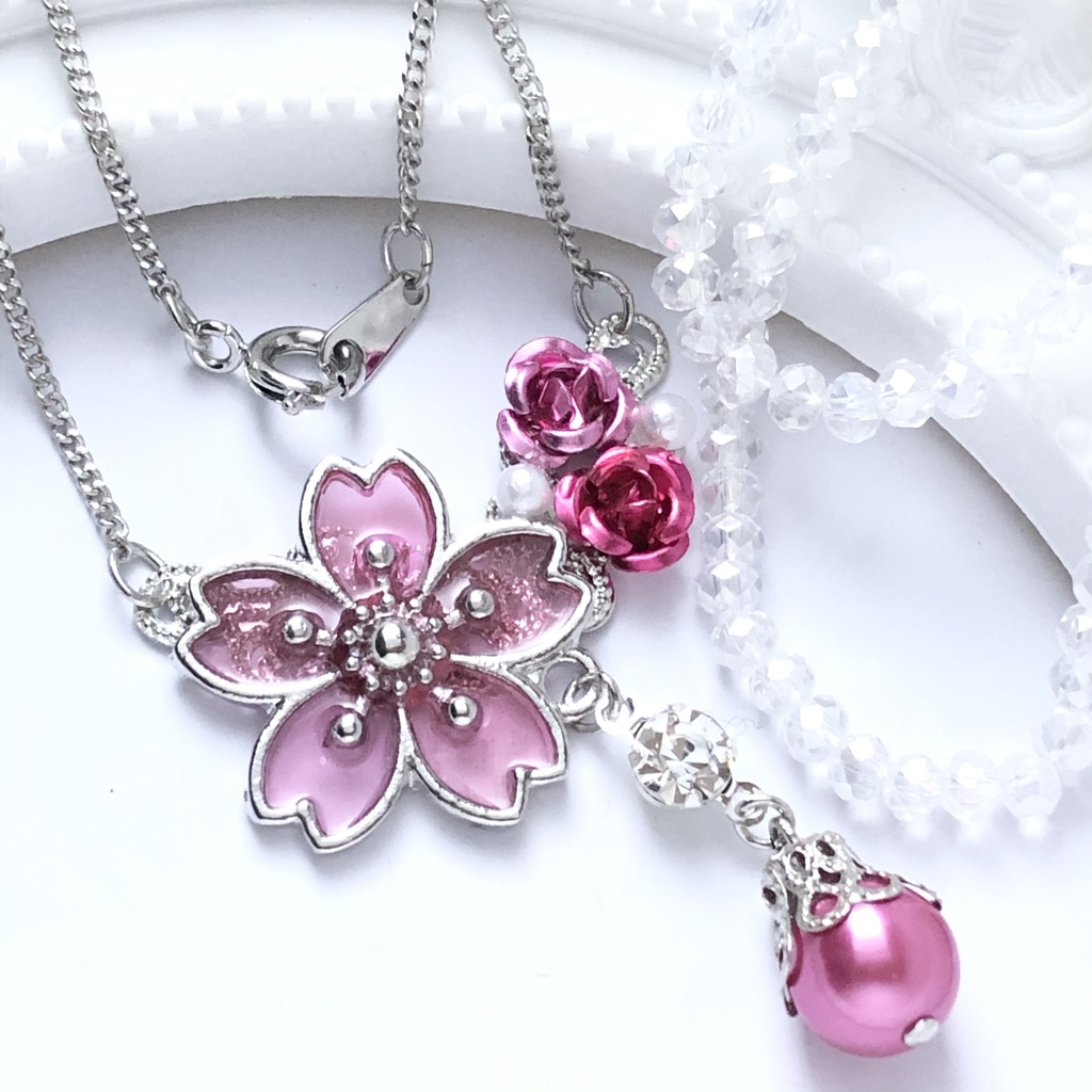 恋い焦がれた桜の桃色ネックレス