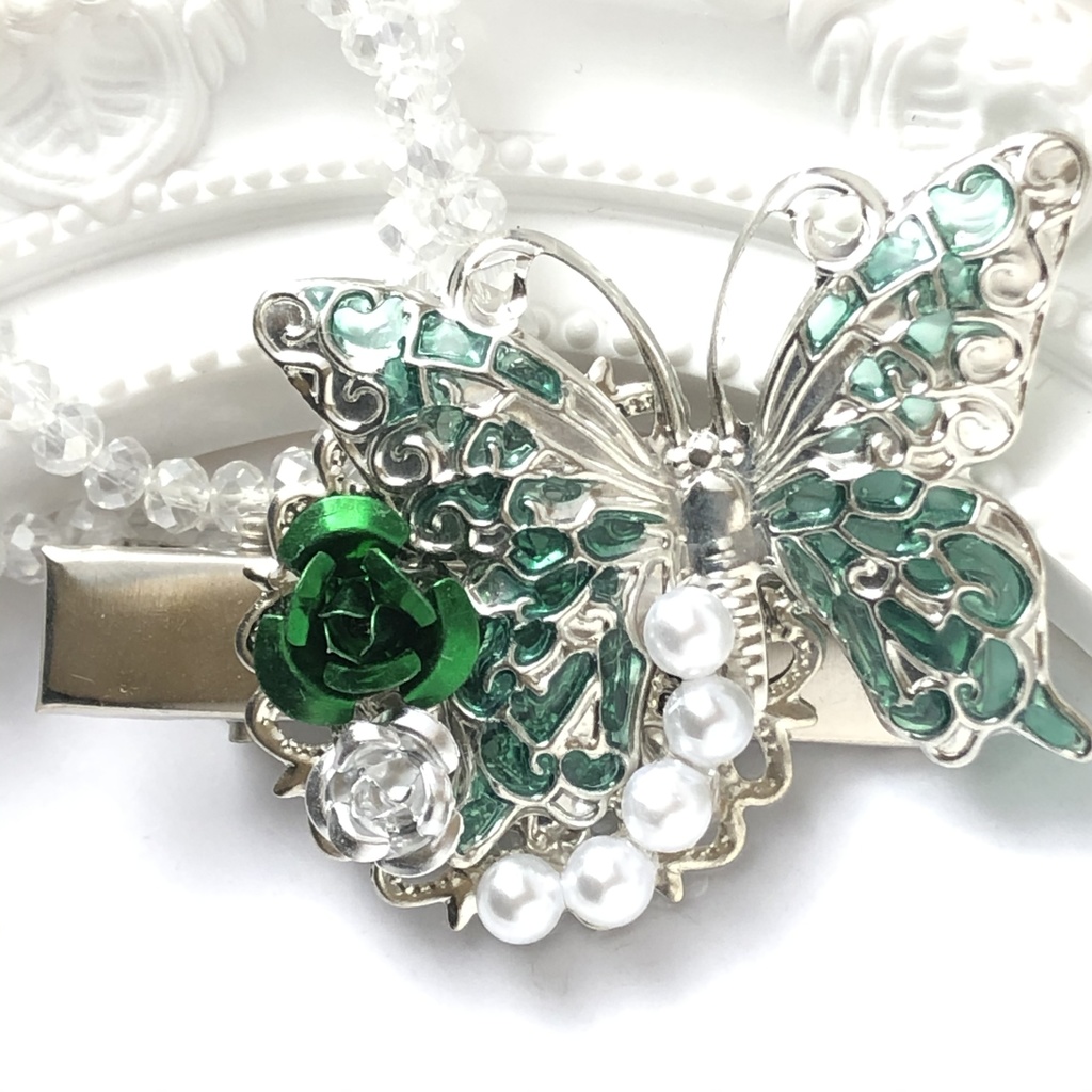 緑の蝶と薔薇ヘアクリップ