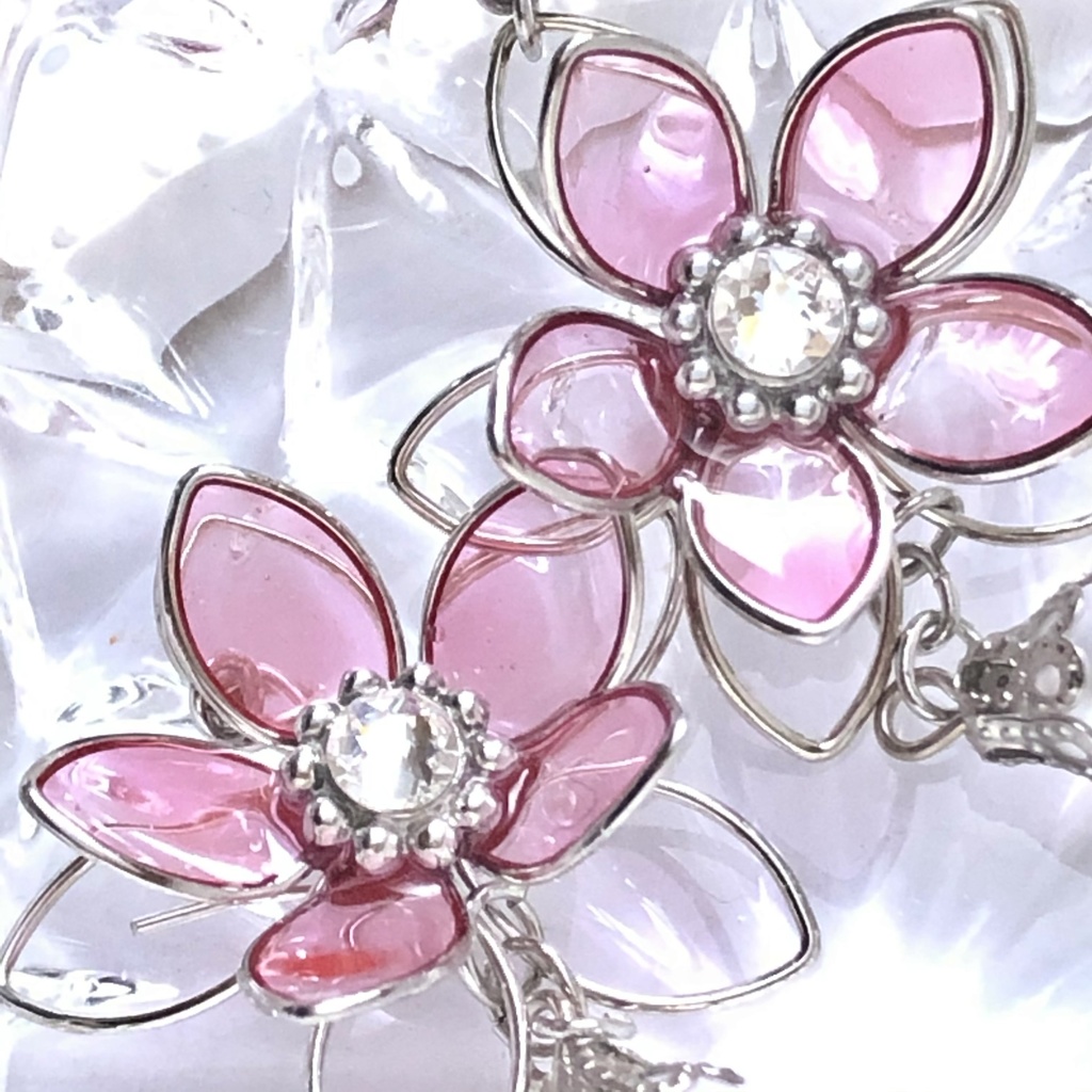 雫と桃色の硝子花ピアス