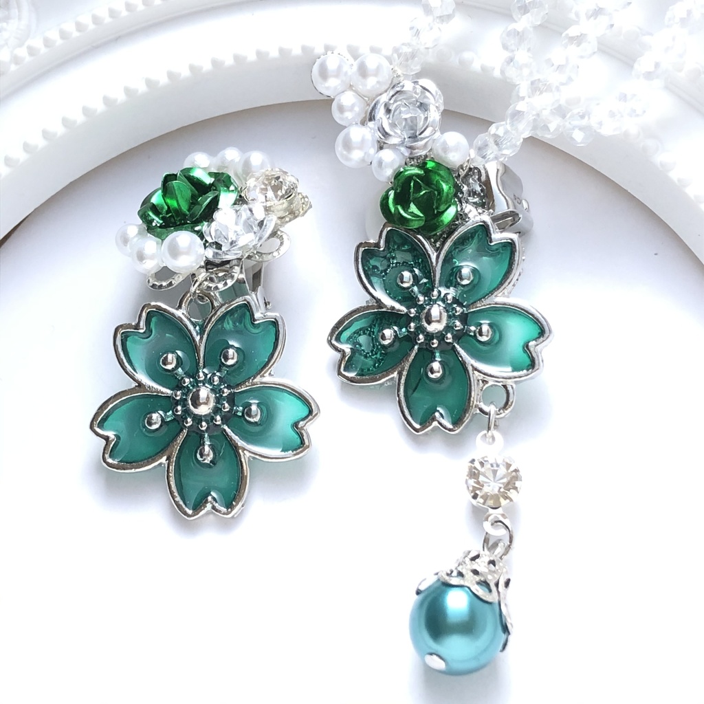 恋い焦がれた桜の緑イヤーカフ イヤリング