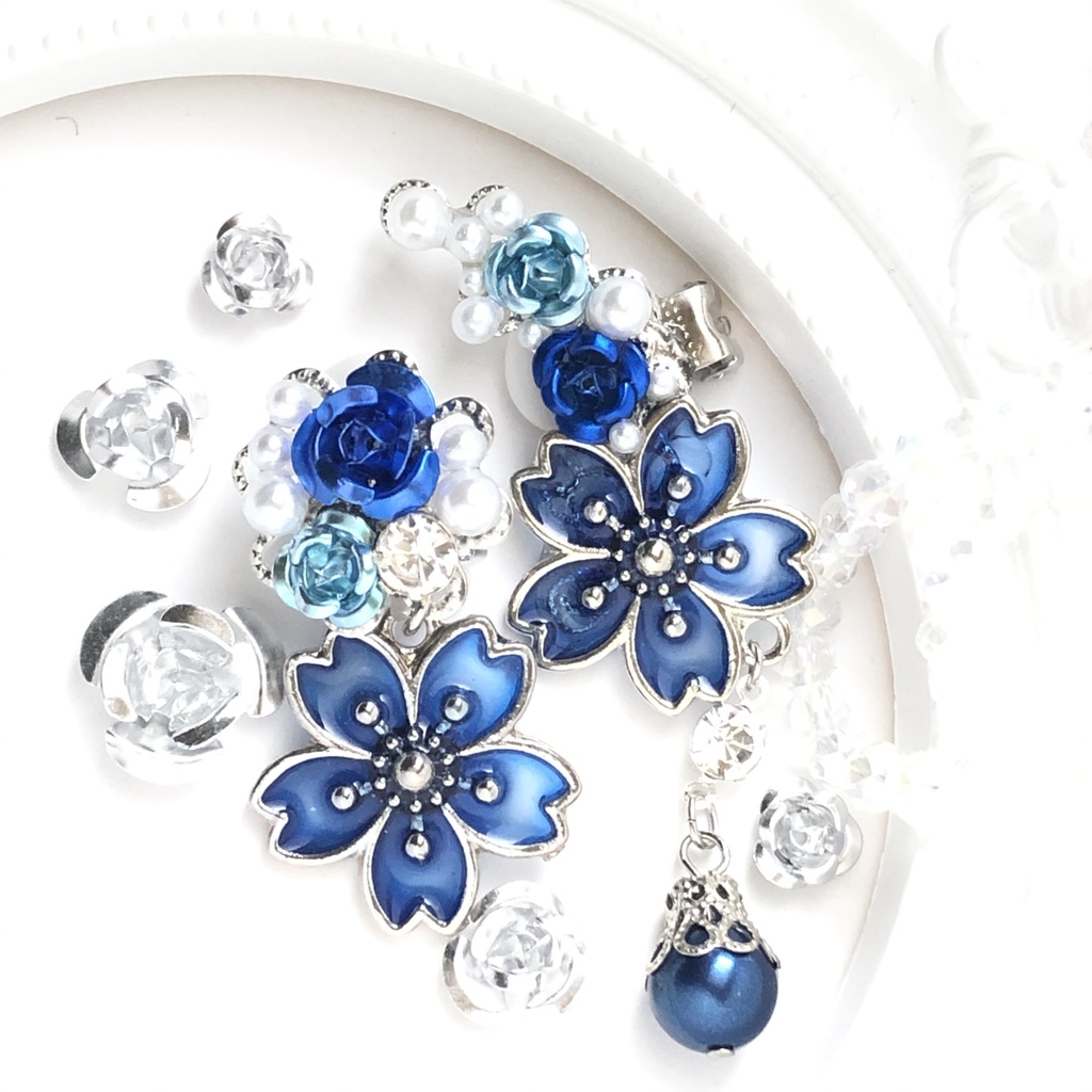 恋い焦がれた桜の青イヤーカフ イヤリング