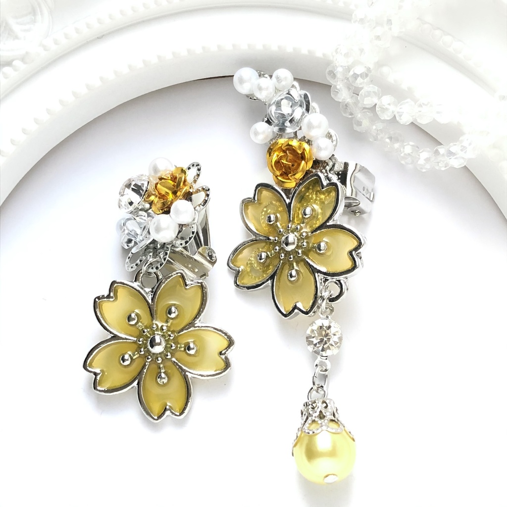 恋い焦がれた桜の黄色ヘアクリップ