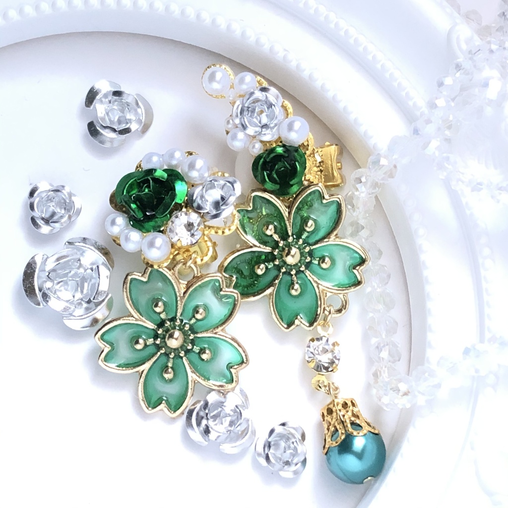 恋い焦がれた桜の緑イヤーカフイヤリング