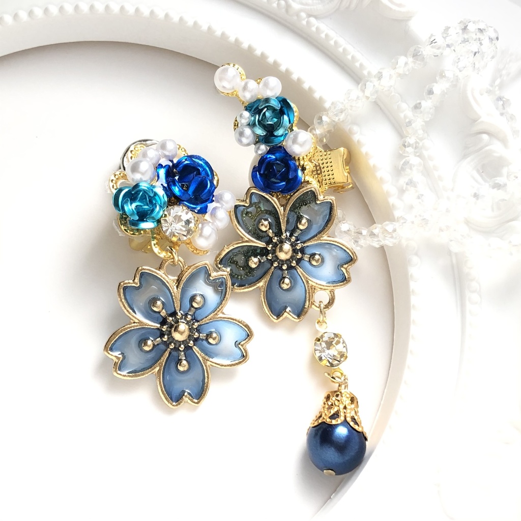 恋い焦がれた桜の青イヤーカフイヤリング