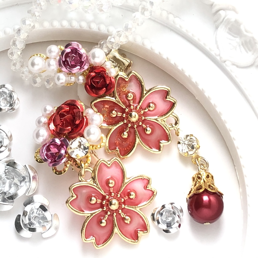 恋い焦がれた桜の赤イヤーカフイヤリング