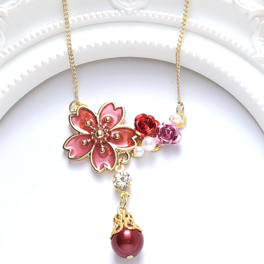 恋い焦がれた桜の赤ネックレス