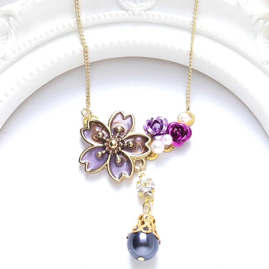 恋い焦がれた桜の紫ネックレス