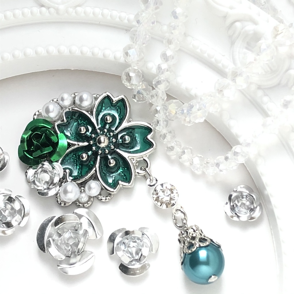 恋い焦がれた桜の緑ポニーフック