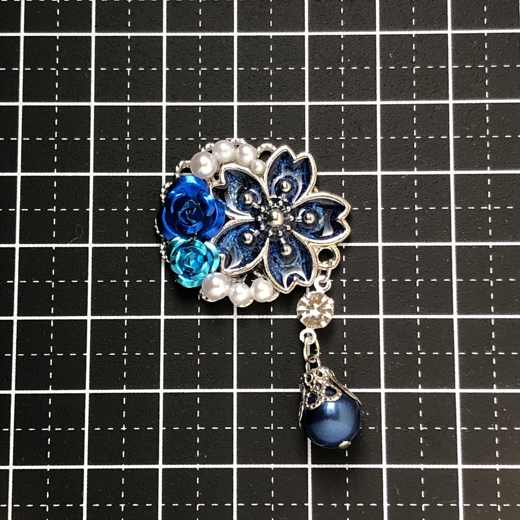 恋い焦がれた桜の赤ポニーフック