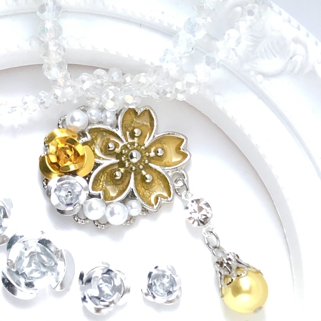 恋い焦がれた桜の黄色ポニーフック