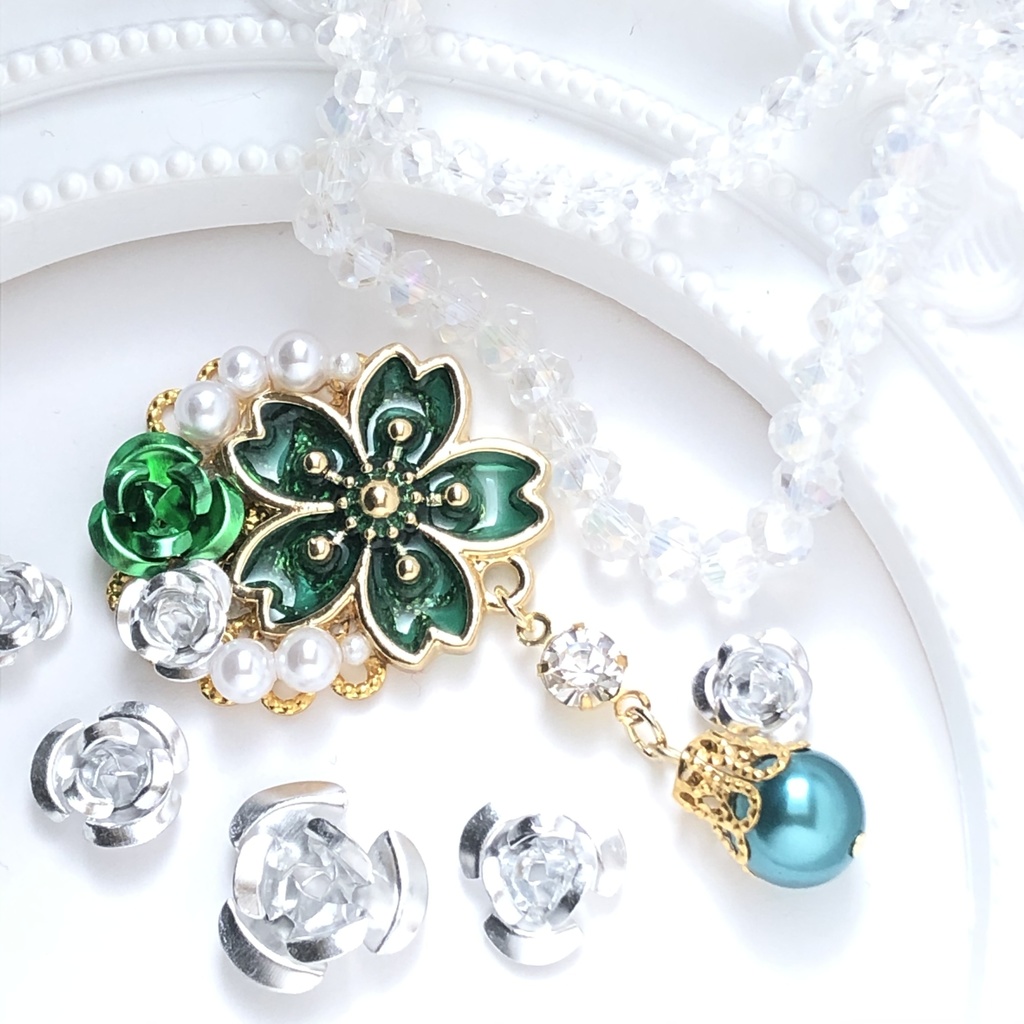 恋い焦がれた桜の緑ポニーフック