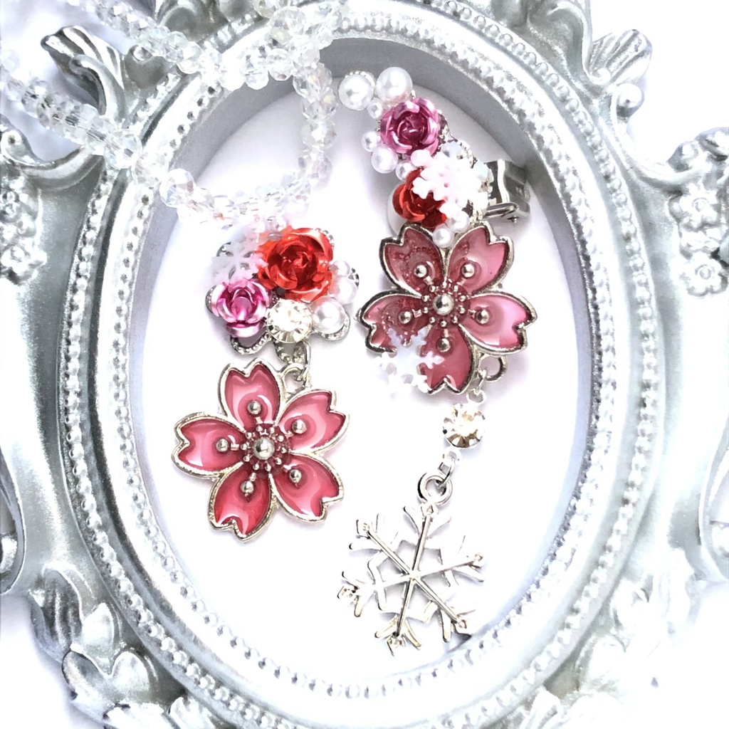 恋い焦がれた雪桜の赤イヤーカフイヤリング