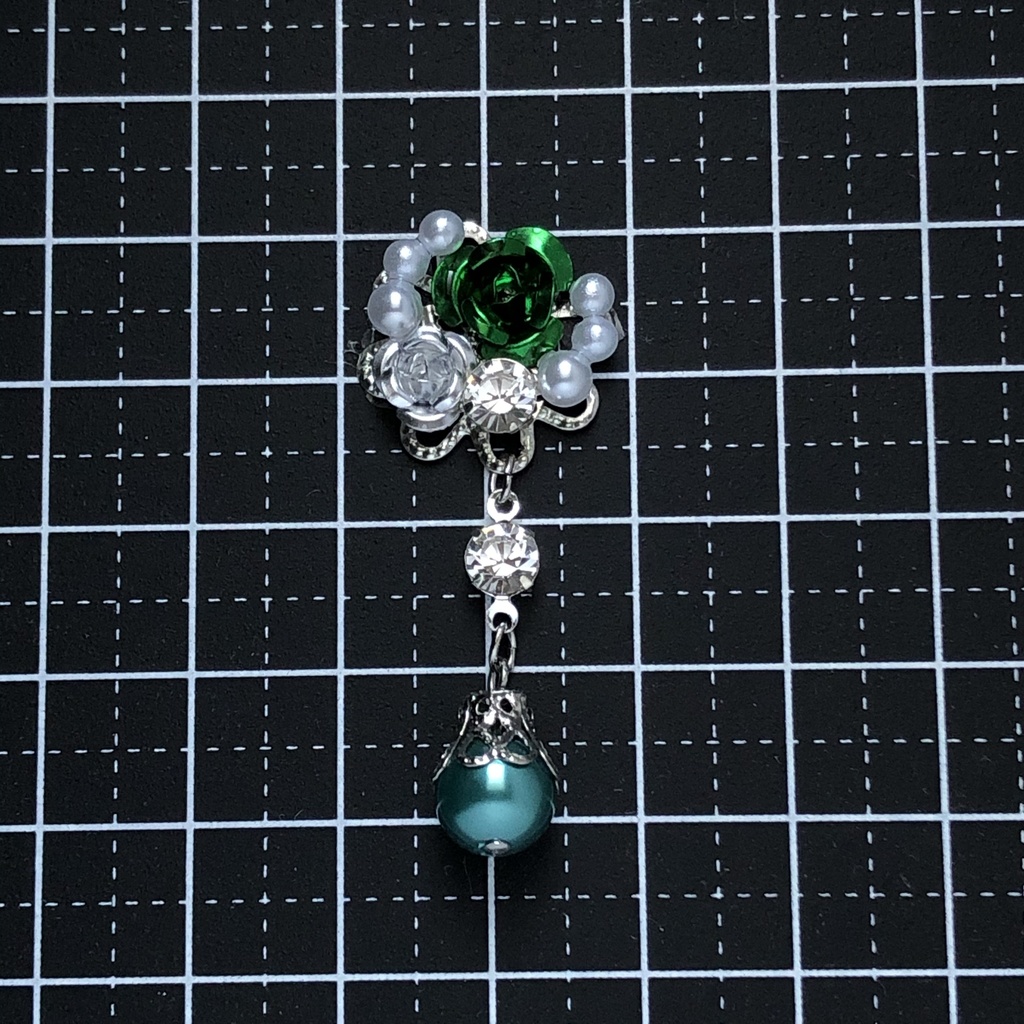 真珠と緑の箱庭ピアス
