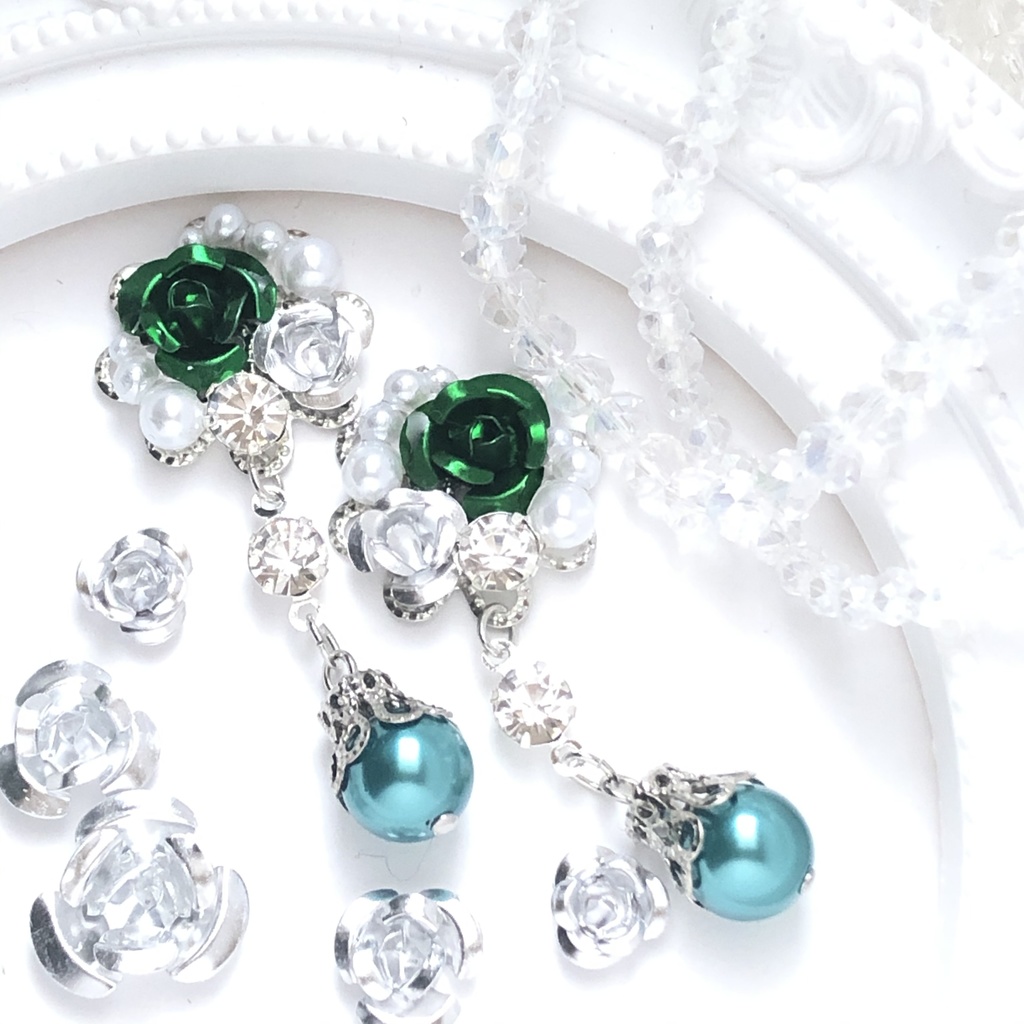 真珠と緑の箱庭ピアス