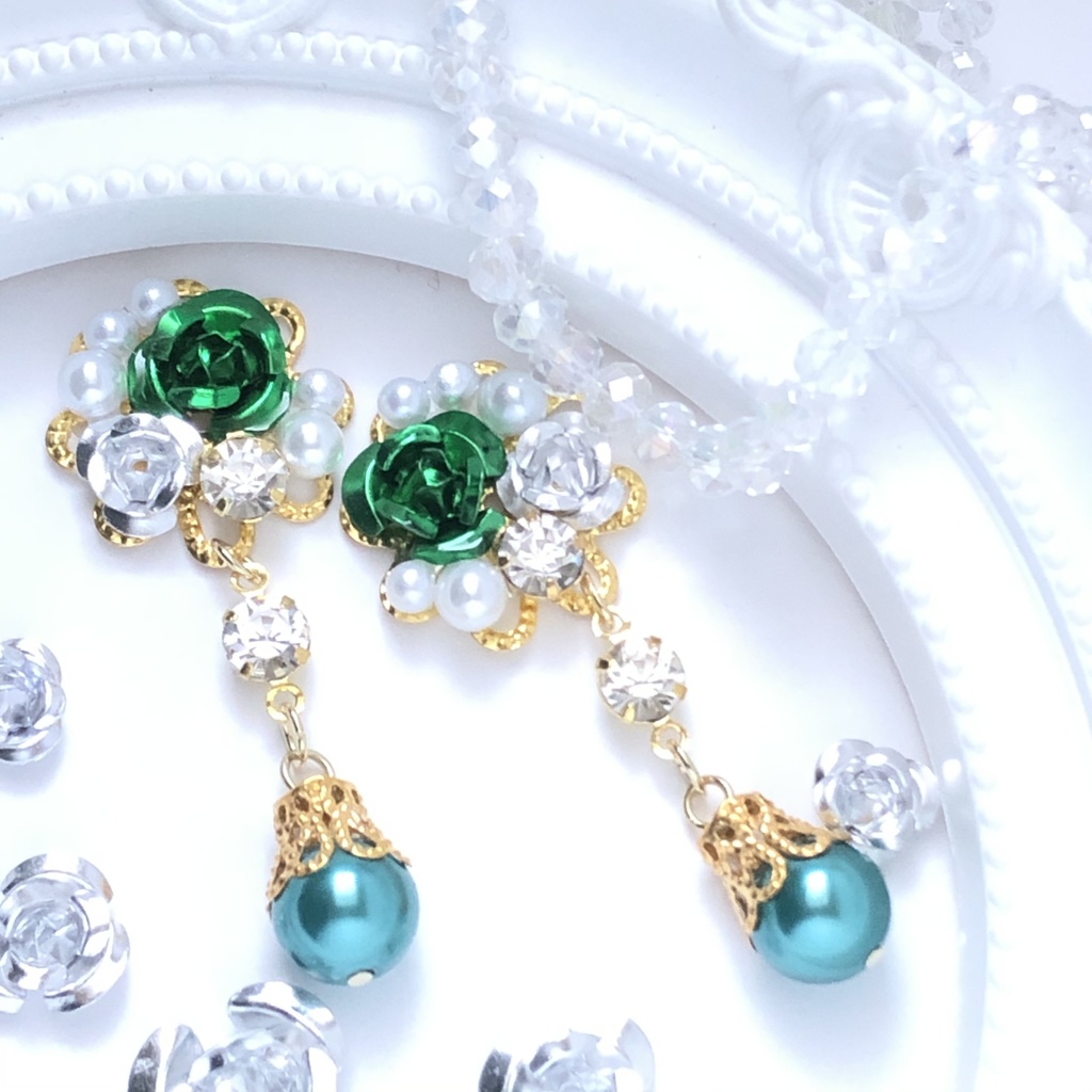 真珠と緑の箱庭ピアス