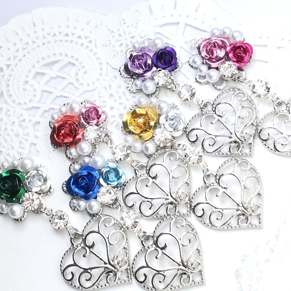 心模様と赤の箱庭ピアス