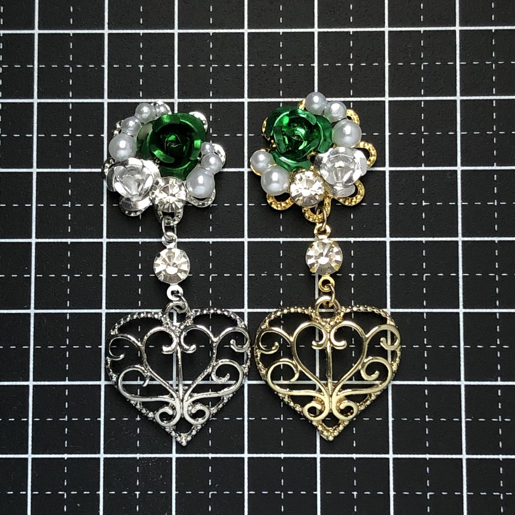 心模様と桃色の箱庭ピアス