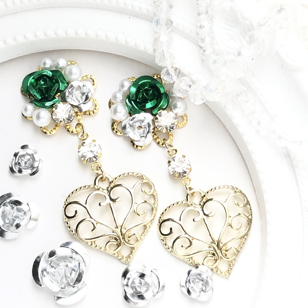 心模様と緑の箱庭ピアス