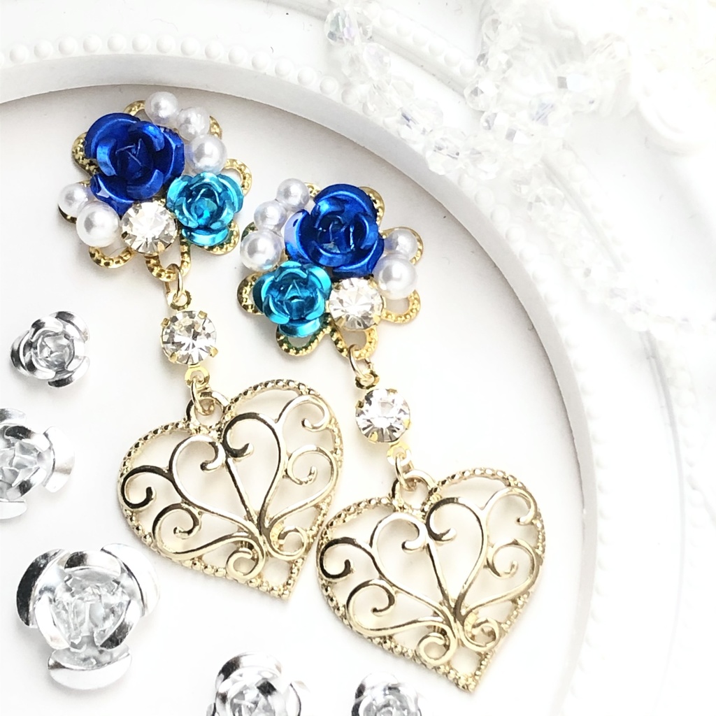 心模様と青の箱庭ピアス