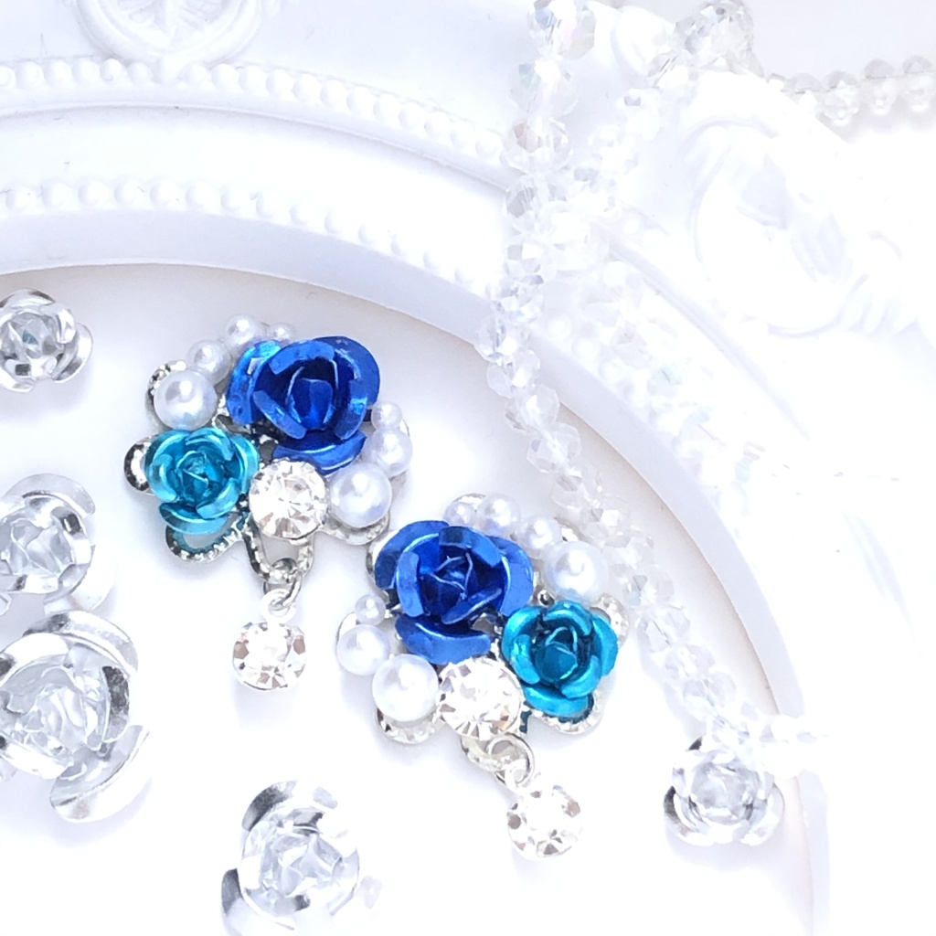 硝子と青の箱庭ピアス