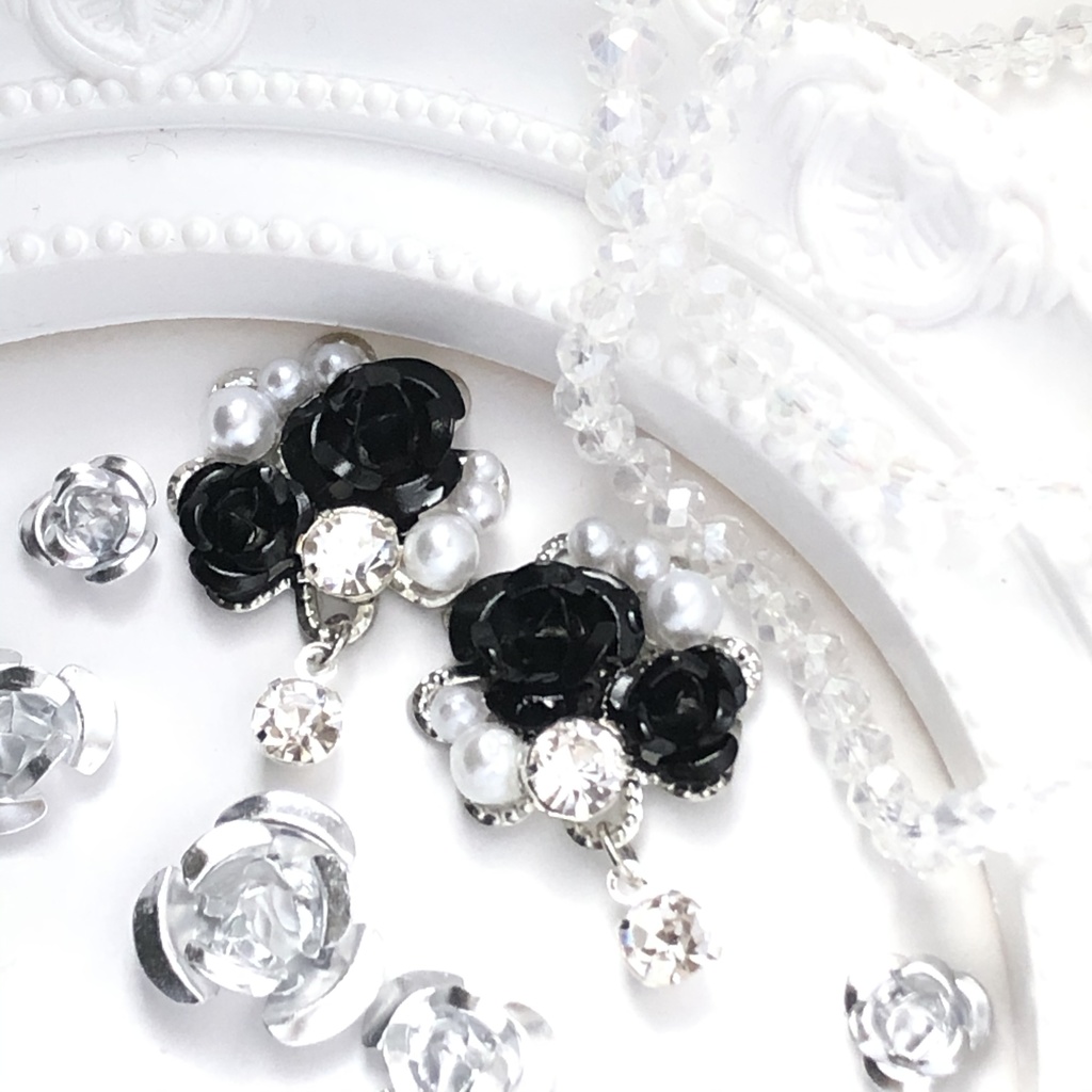 硝子と黒の箱庭ピアス