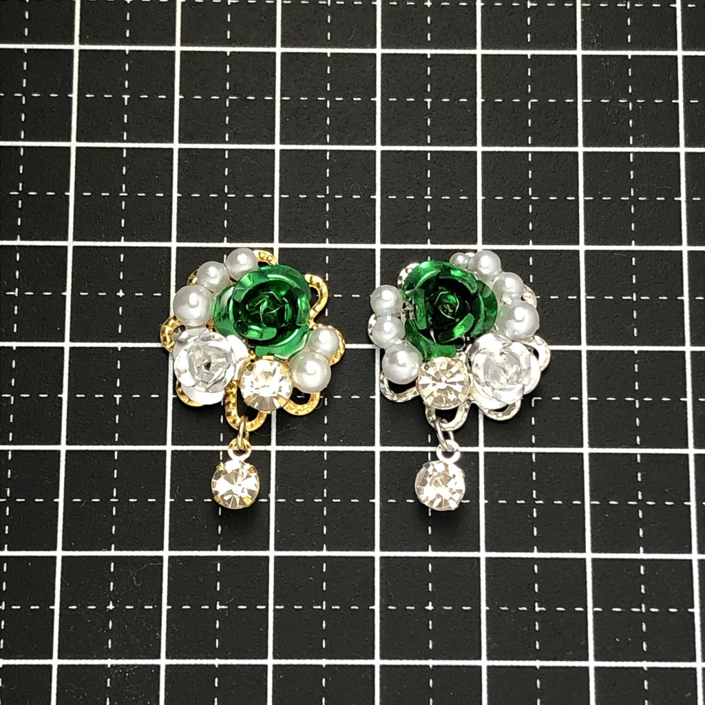 硝子と青の箱庭ピアス