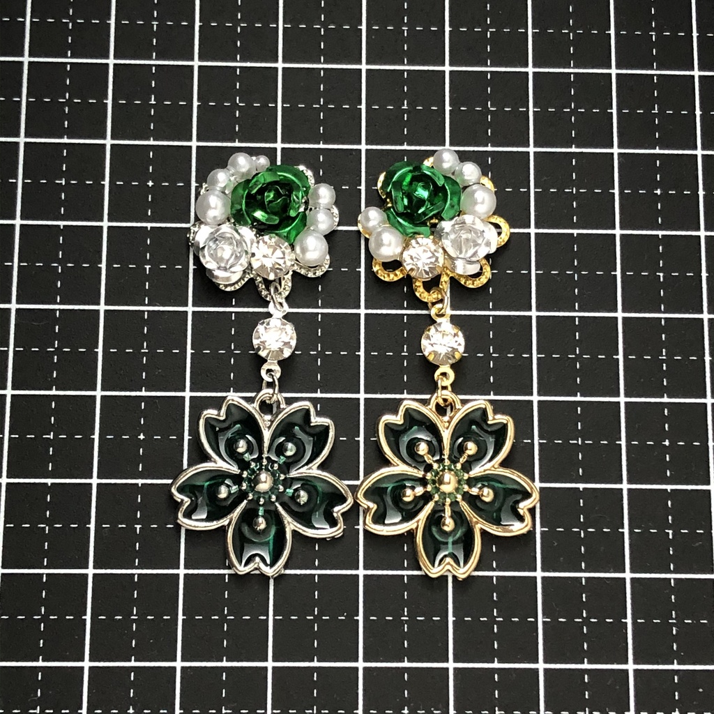 桜と青の箱庭ピアス