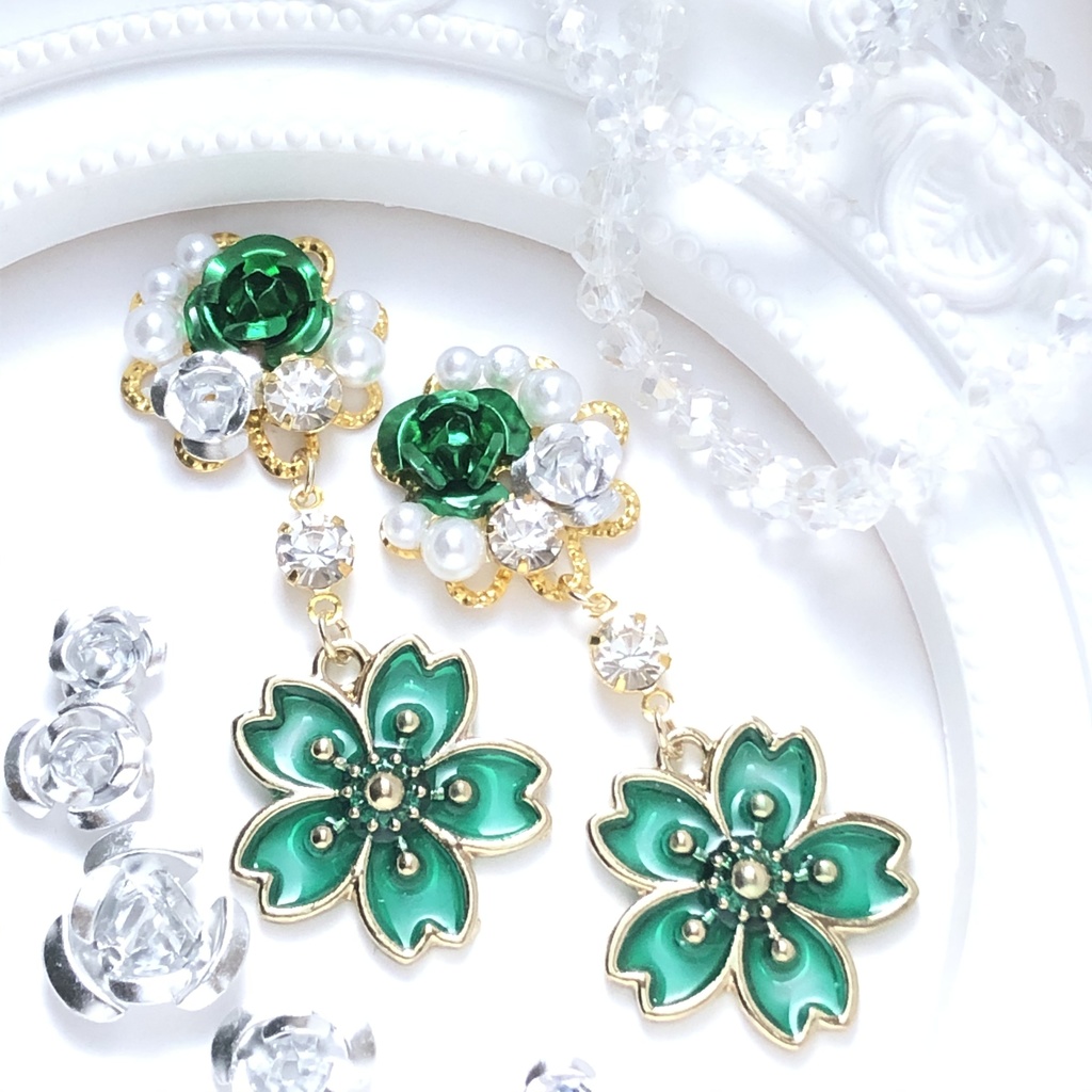 桜と緑の箱庭ピアス