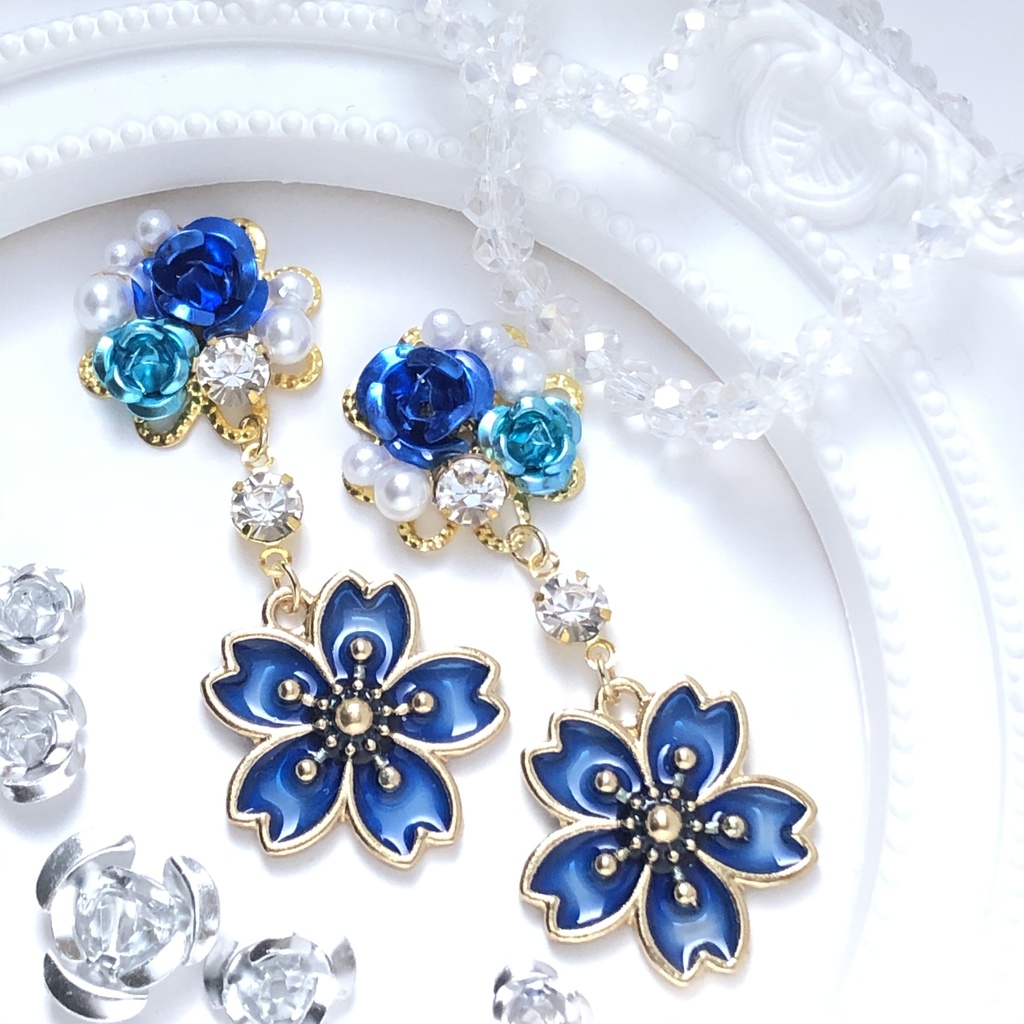 桜と青の箱庭ピアス