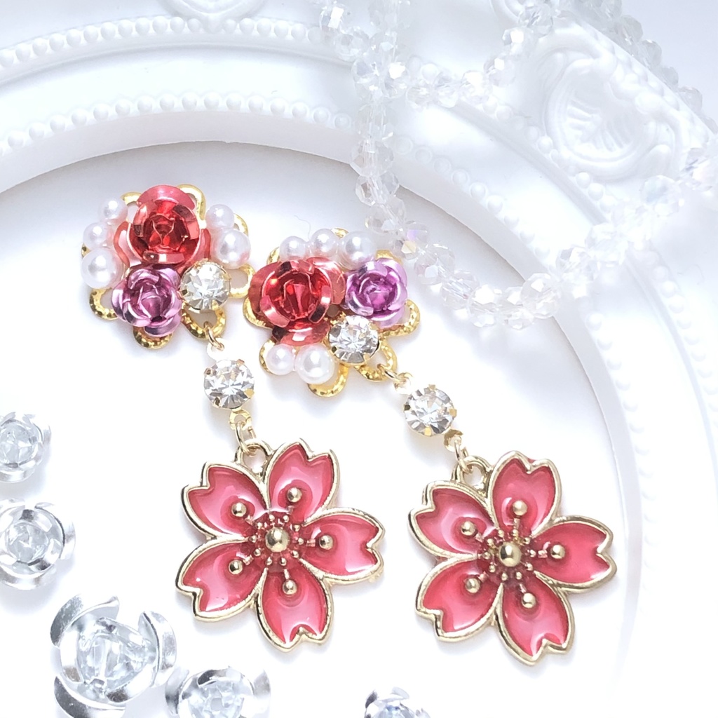 桜と赤の箱庭ピアス