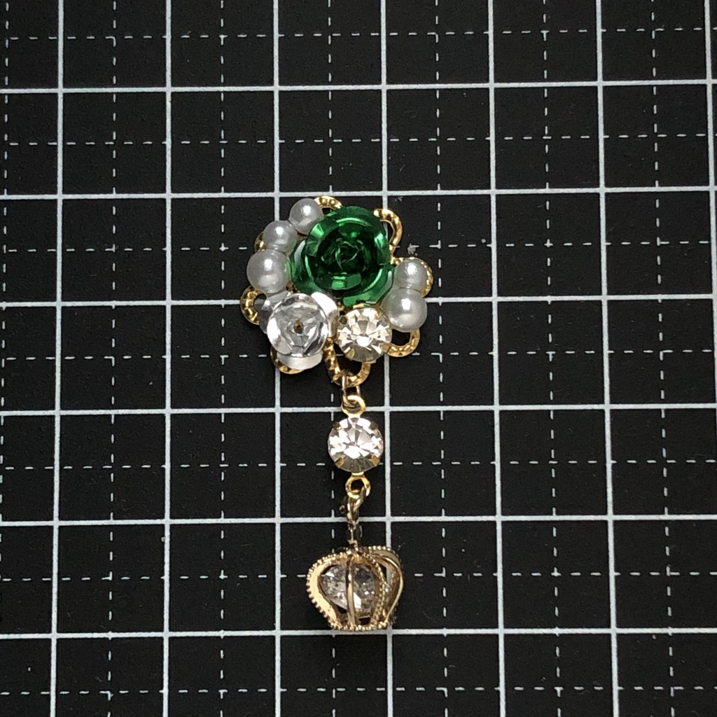 王冠と桃色の箱庭ピアス