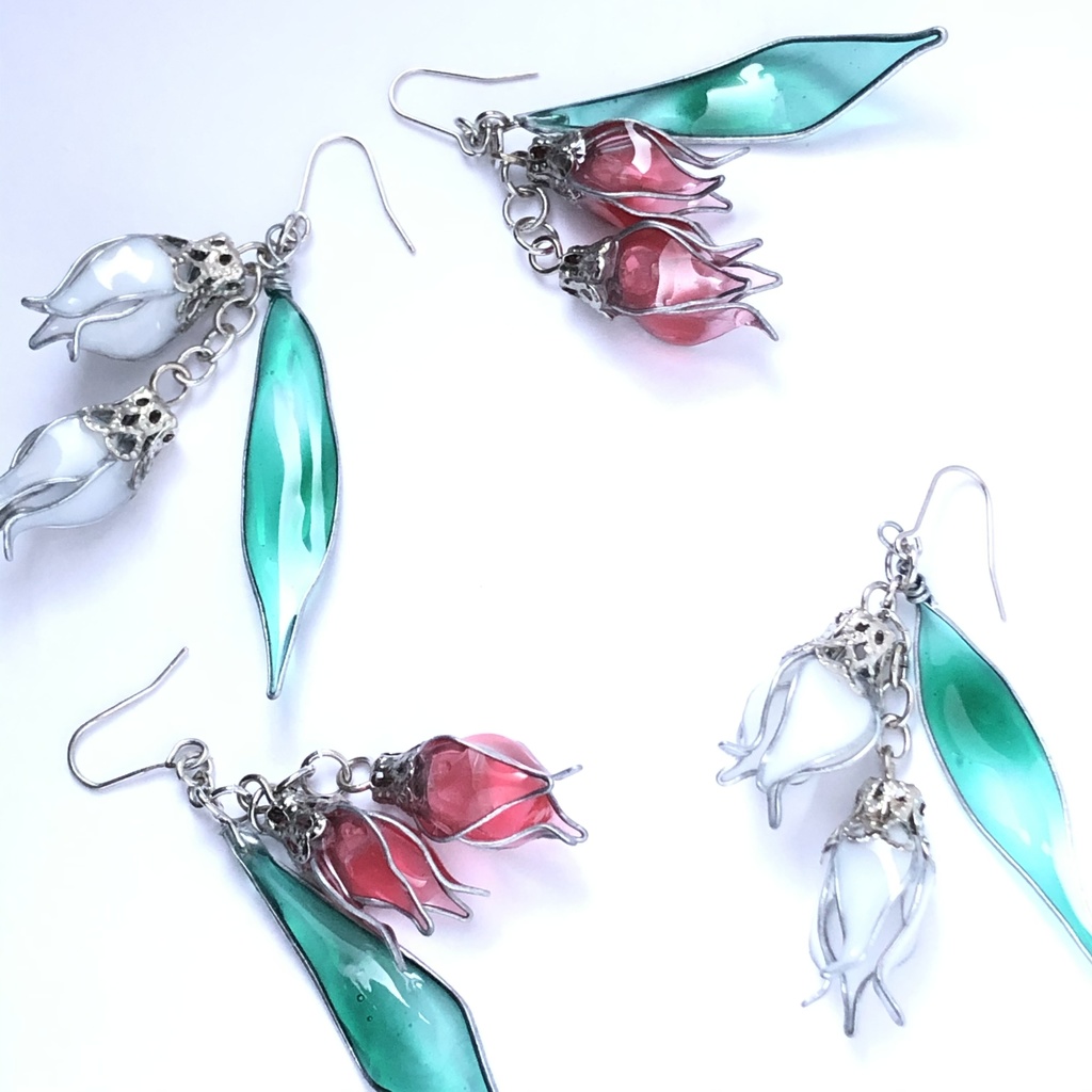 揺らめくチューリップピアス