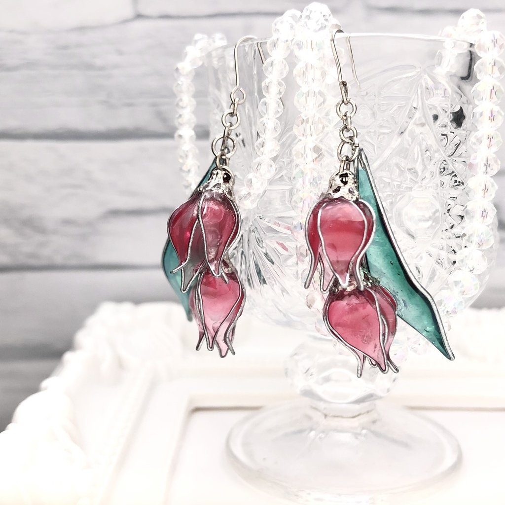 揺らめくチューリップピアス