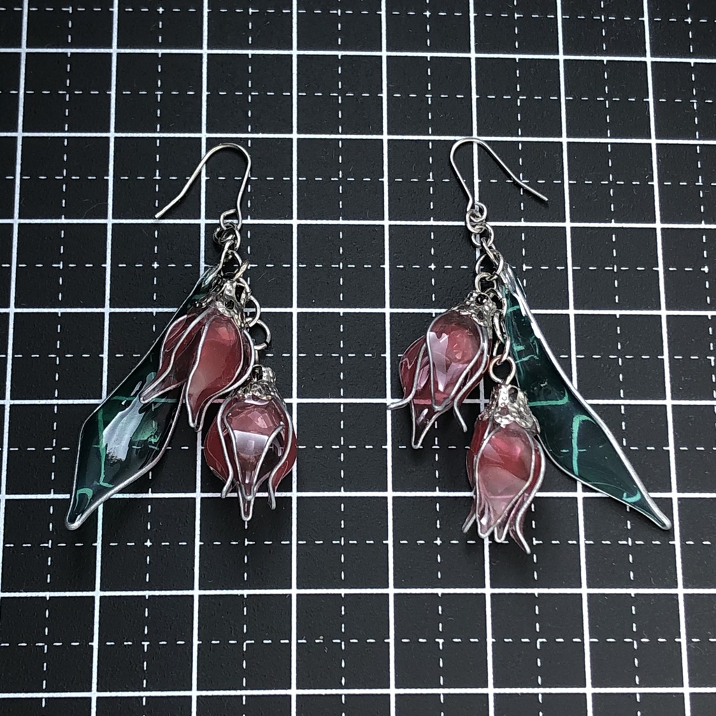 揺らめくチューリップピアス