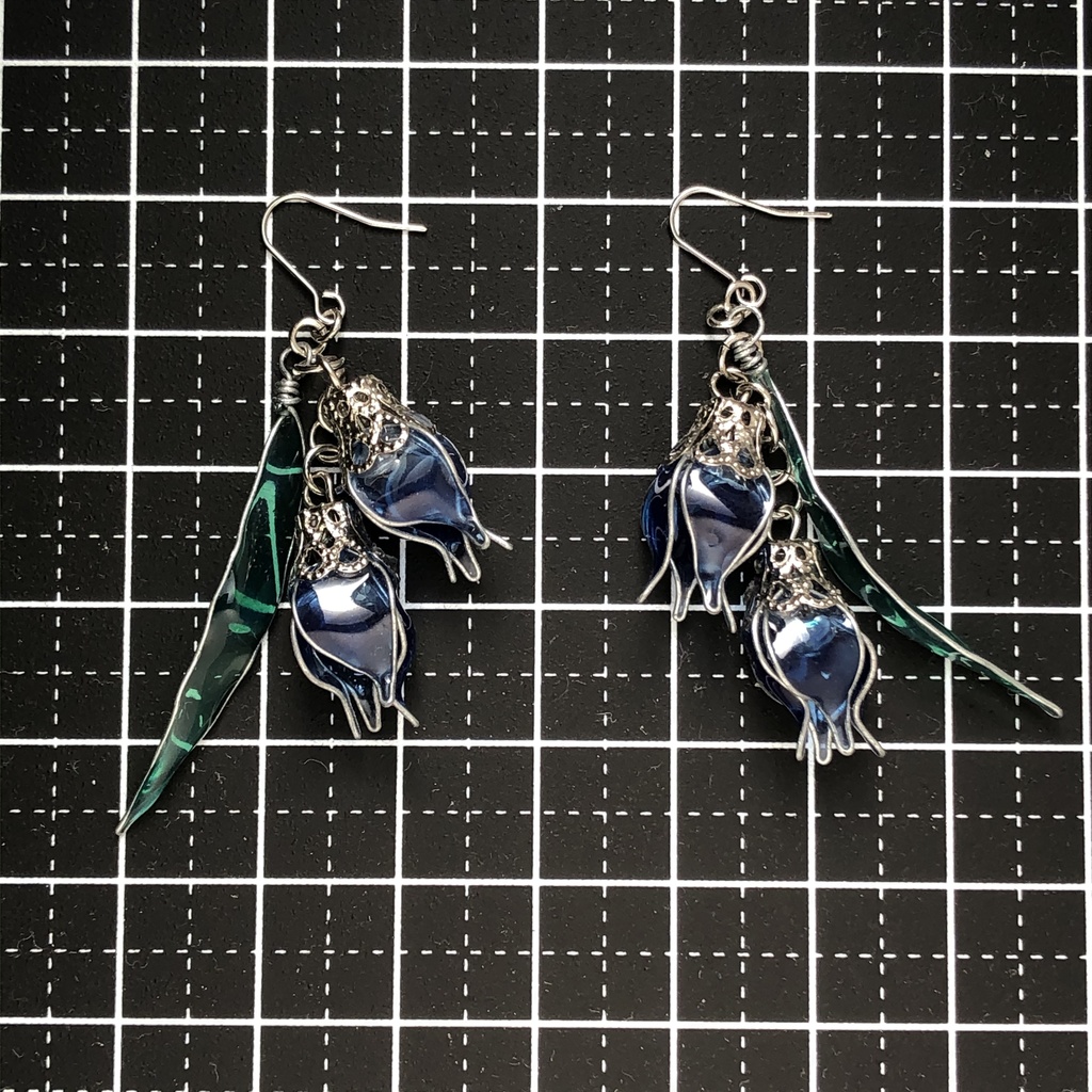 揺らめく風鈴花ピアス