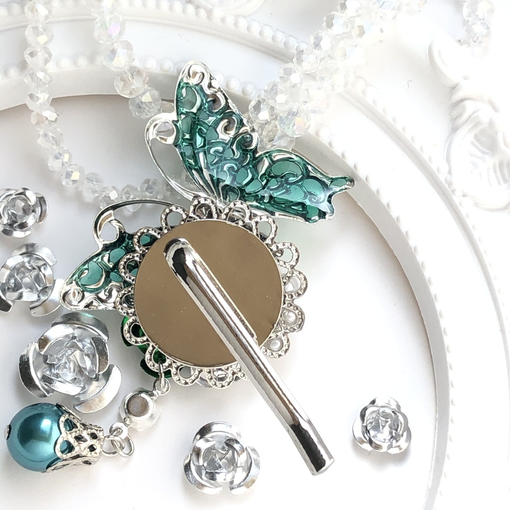 桃色の蝶と薔薇ポニーフック