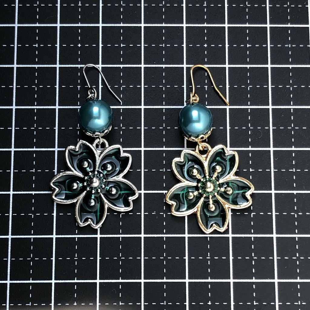 緑の桜ピアス