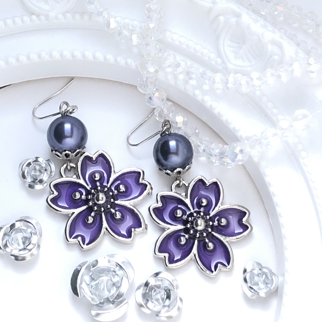 紫の桜ピアス