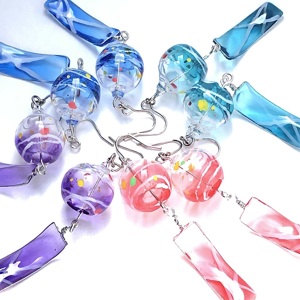 紫のヨーヨーの風鈴ピアス