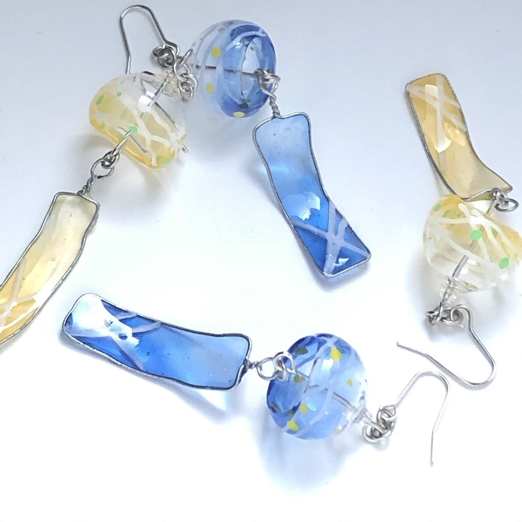 黄色のヨーヨーの風鈴ピアス