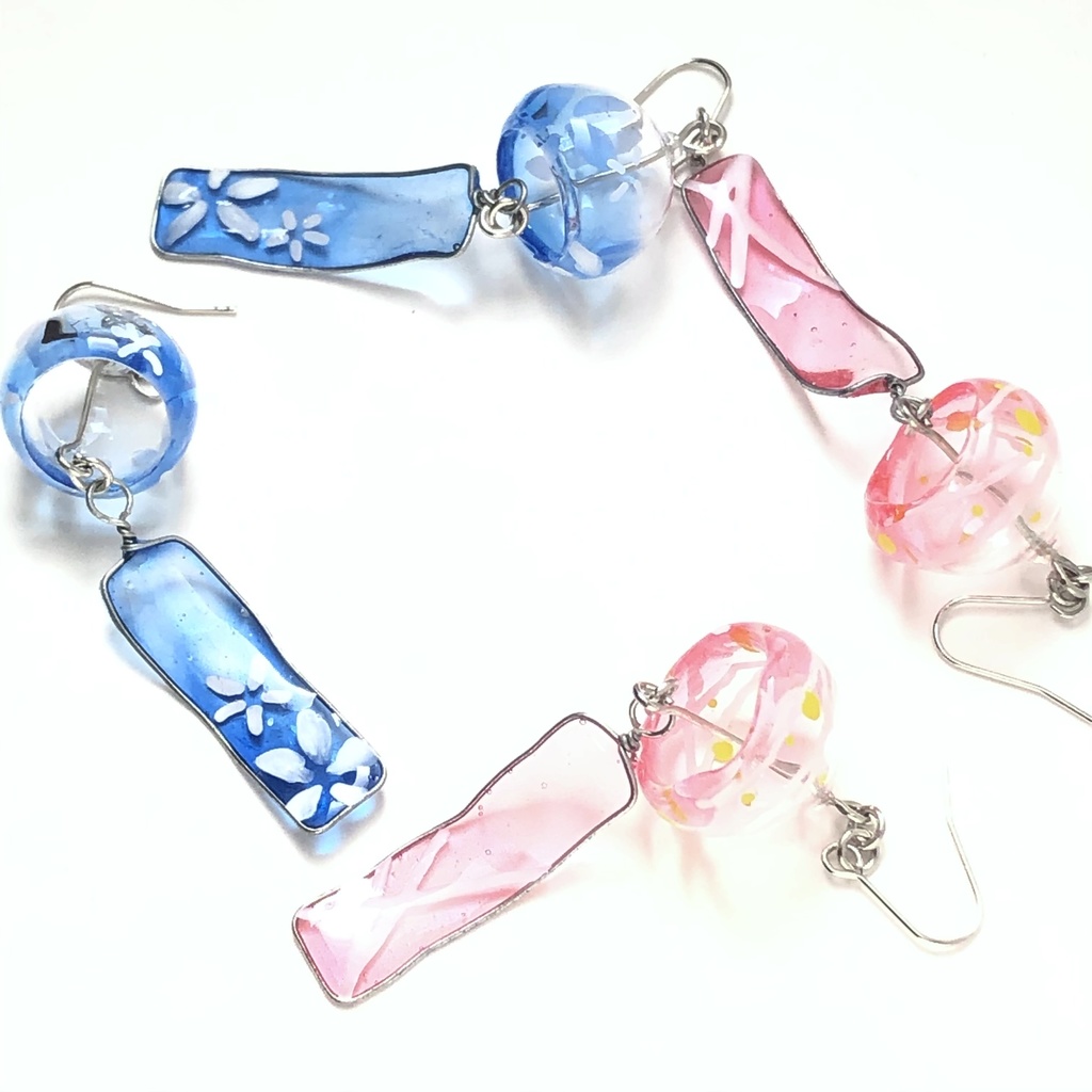 桃色のヨーヨーの風鈴ピアス