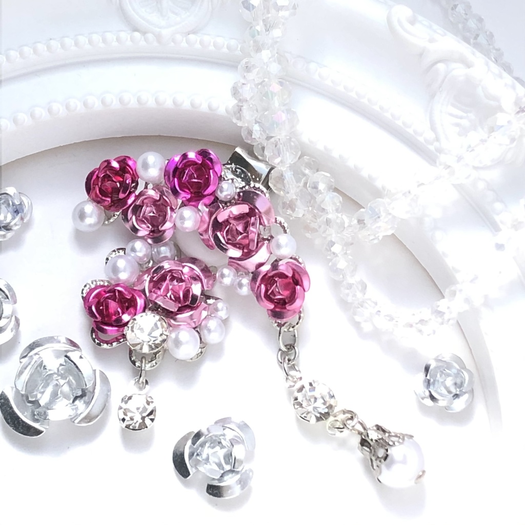 恋い焦がれた薔薇の桃色イヤーカフイヤリング