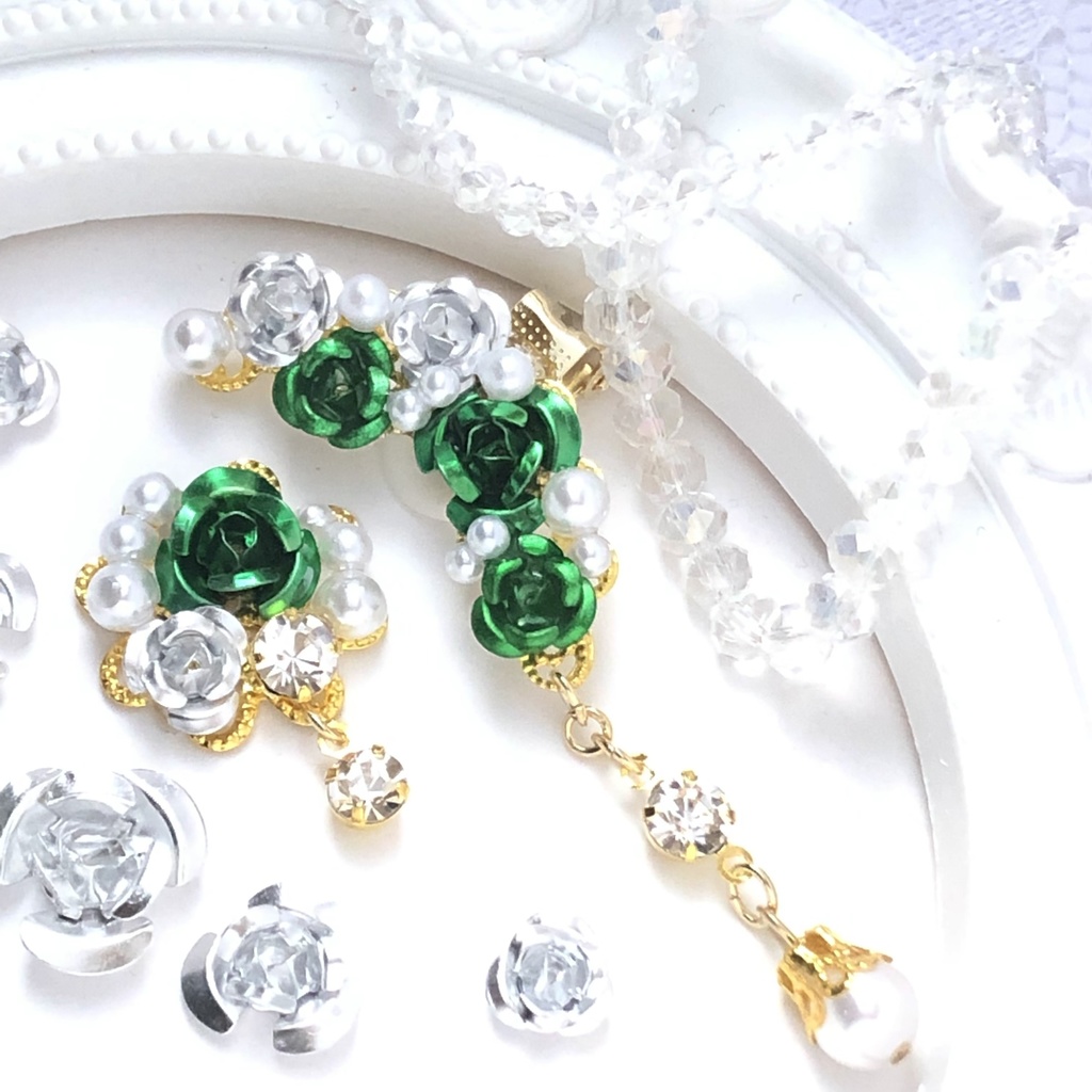 恋い焦がれた薔薇の緑イヤーカフイヤリング