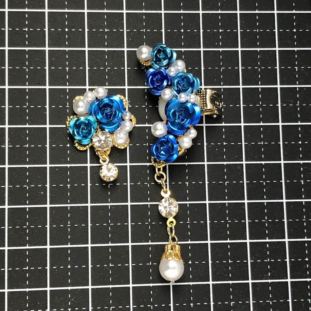 恋い焦がれた薔薇の青イヤーカフイヤリング