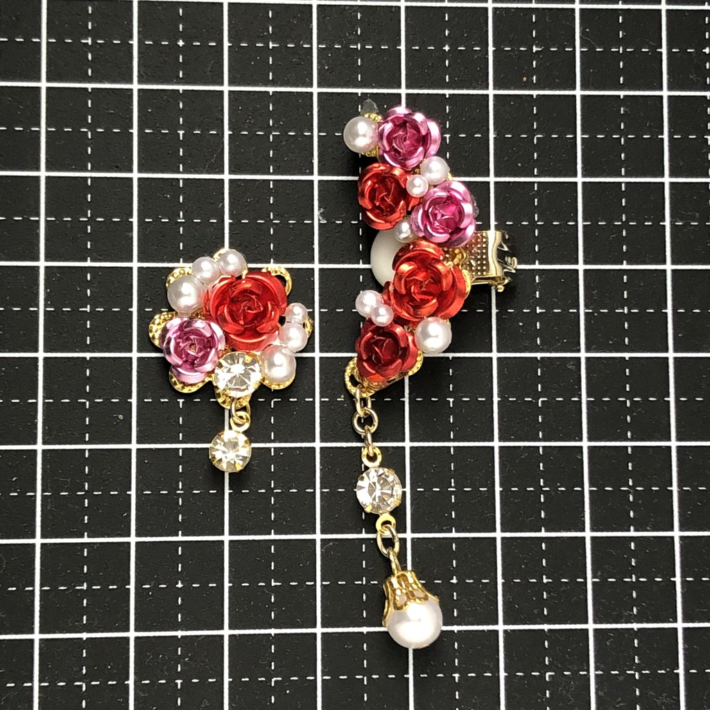 恋い焦がれた薔薇の赤イヤーカフイヤリング