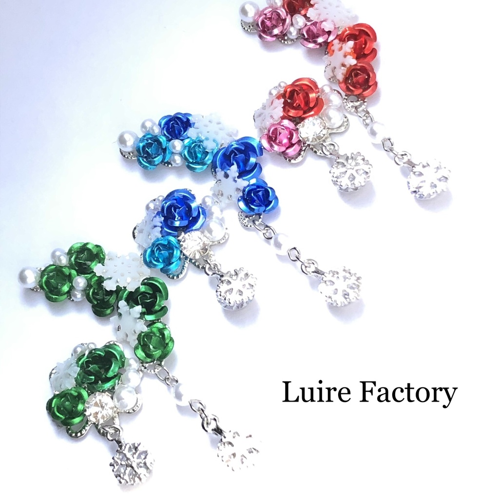 恋い焦がれた雪薔薇の青イヤーカフイヤリング