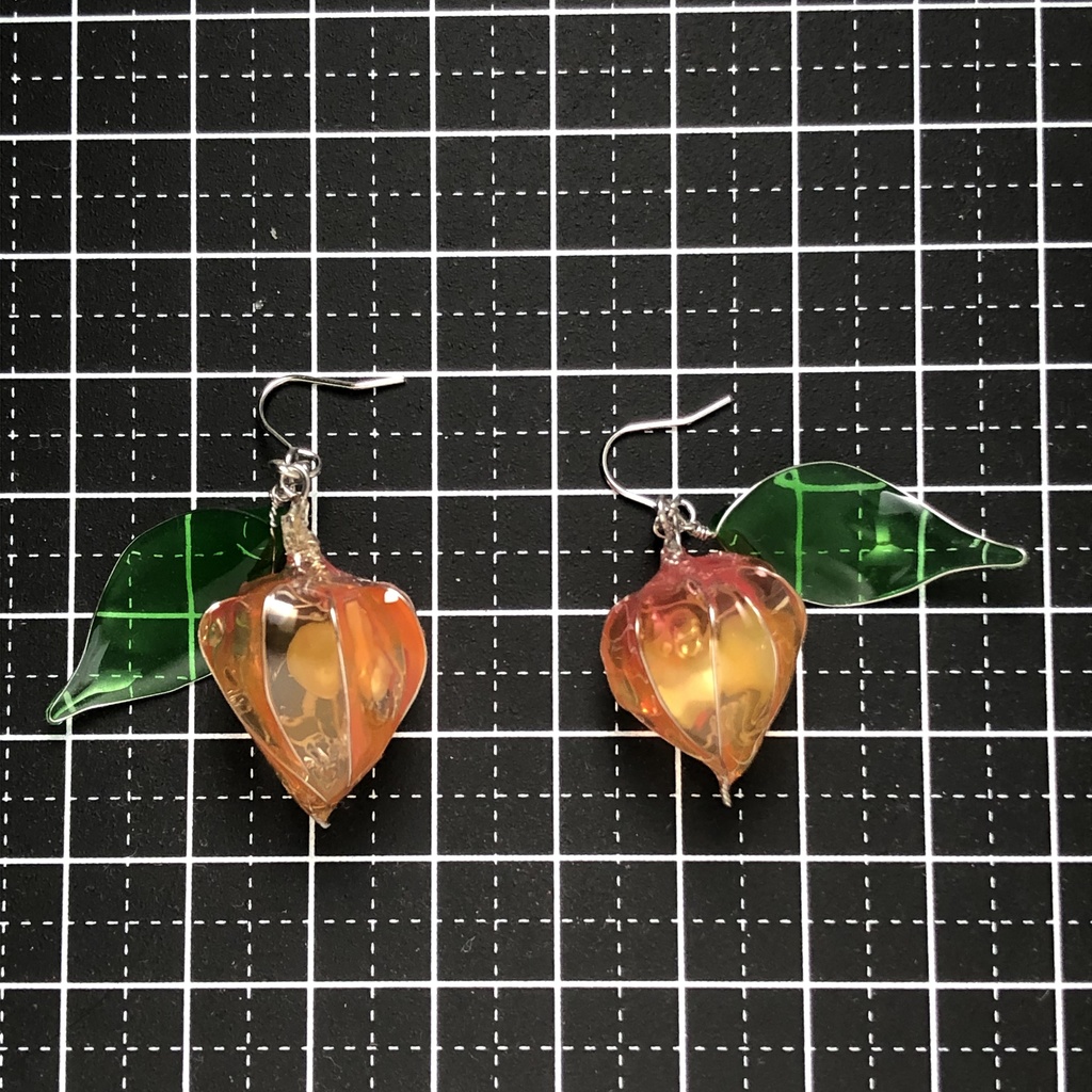 ひとつぶの鬼灯ピアス