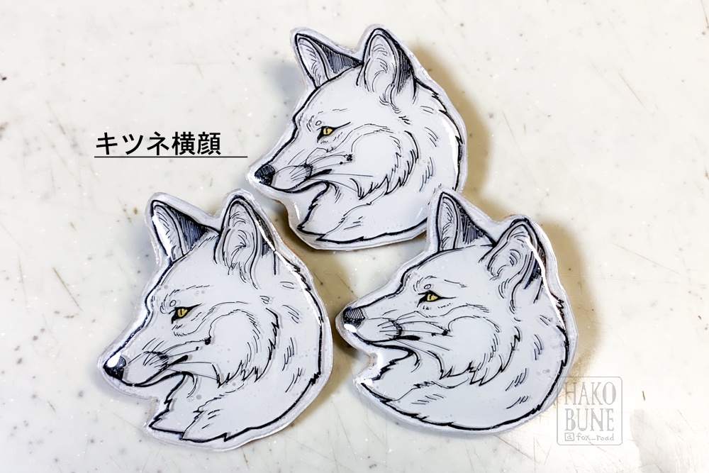 プラ板バッジ WHITE