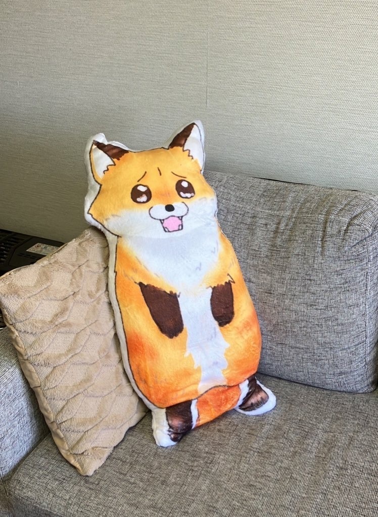 等身大抗議きつねクッション